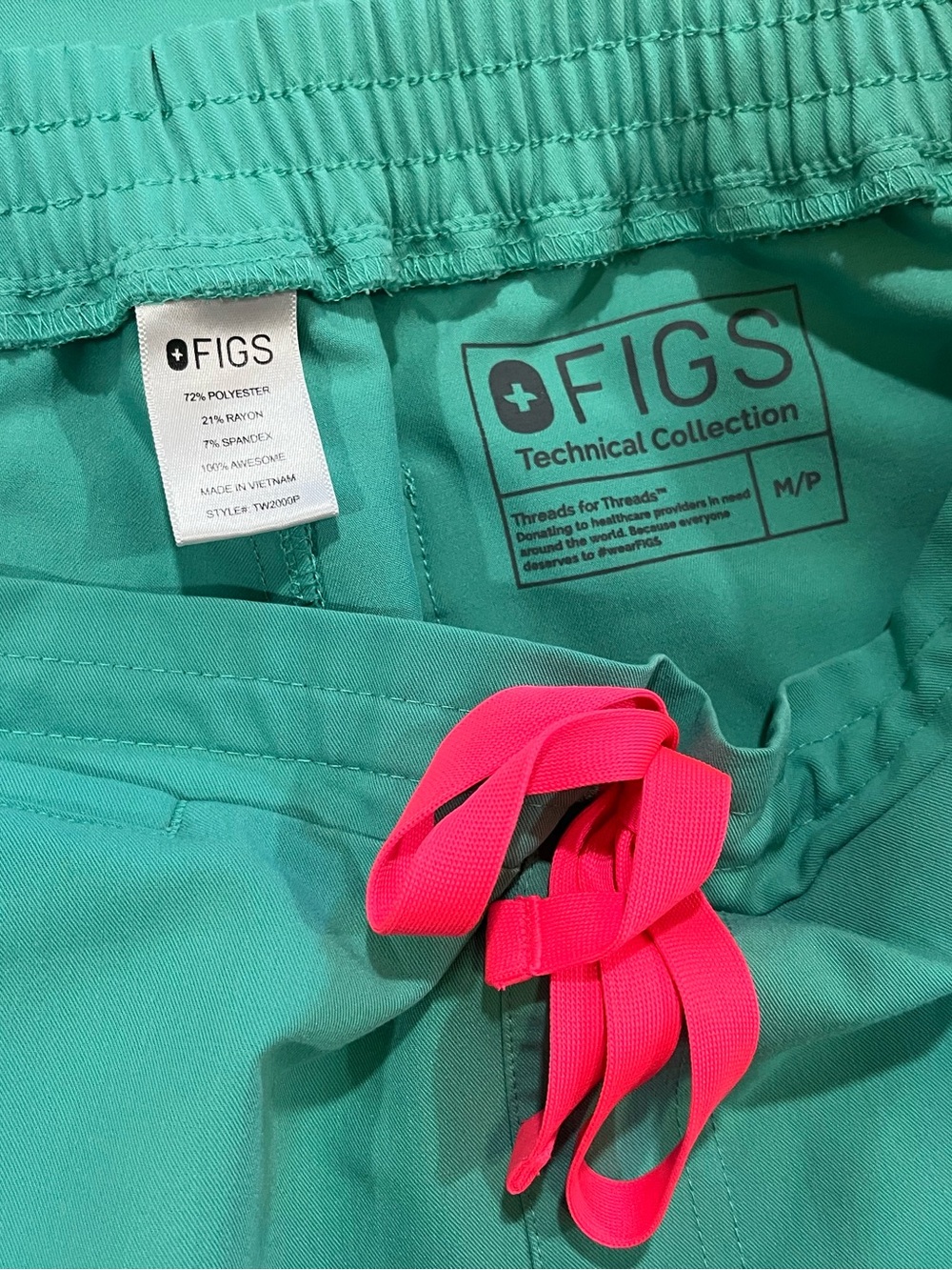 Figs Surgical Green Casma Scrub Top and Jogger Pants in size Medium - Picture 5 of 6